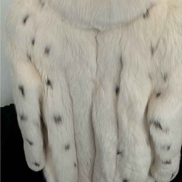 SOLD !!! 🚨🚨
SOLD!!!  🚨🚨
SOLD!!!  🚨🚨.           ***Chloe Fox Fur Coat*** - Picture 9 of 14